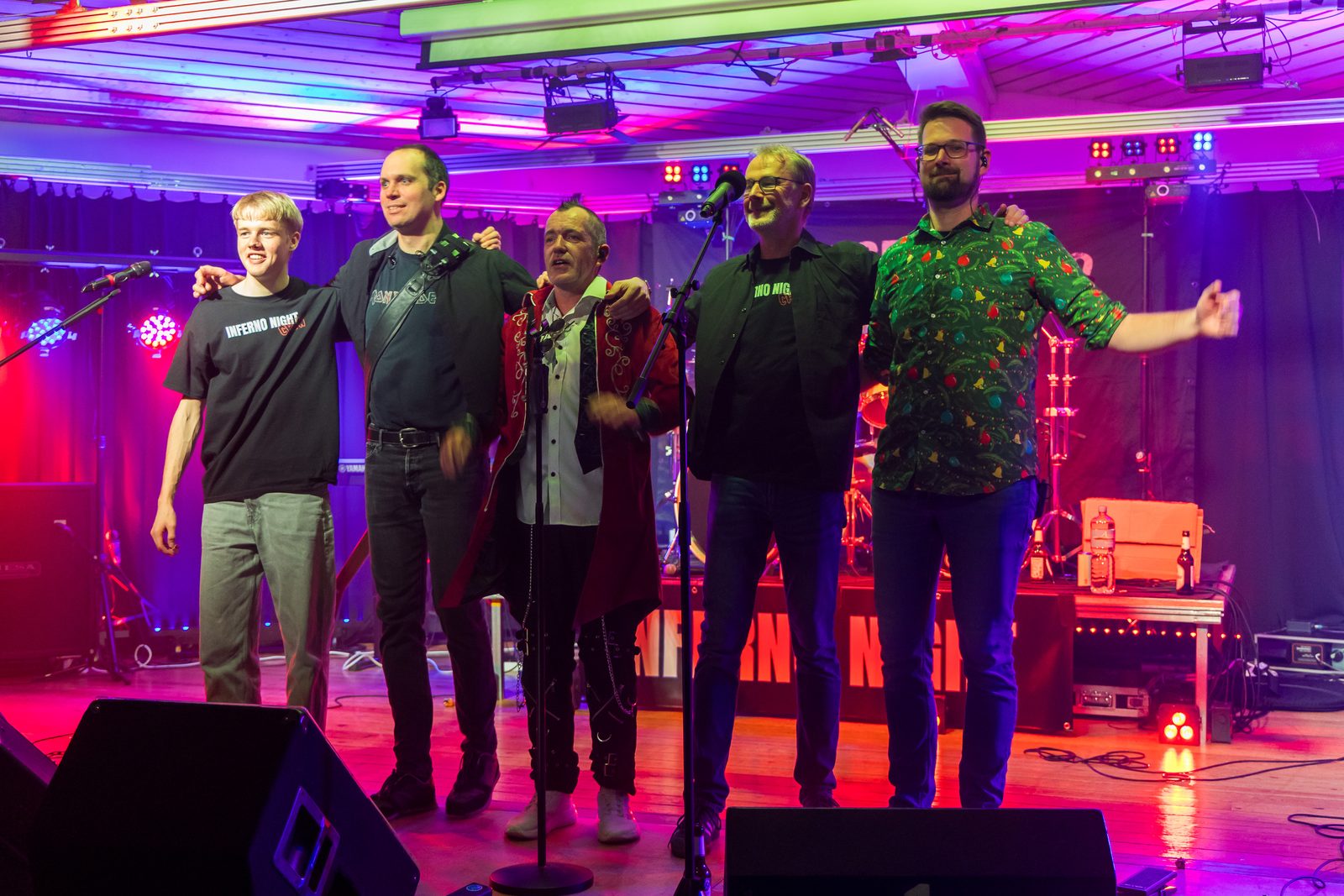 Garage Inferno bei der Verbeugung nach dem Konzert